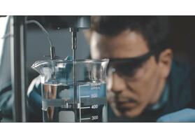 粘度计在测量不同介质时，是否需要特定的预处理步骤？